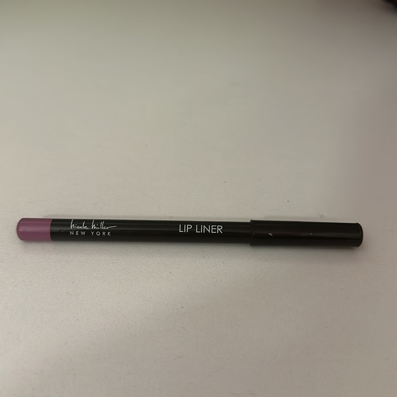 makeup - Picture 5 of 8